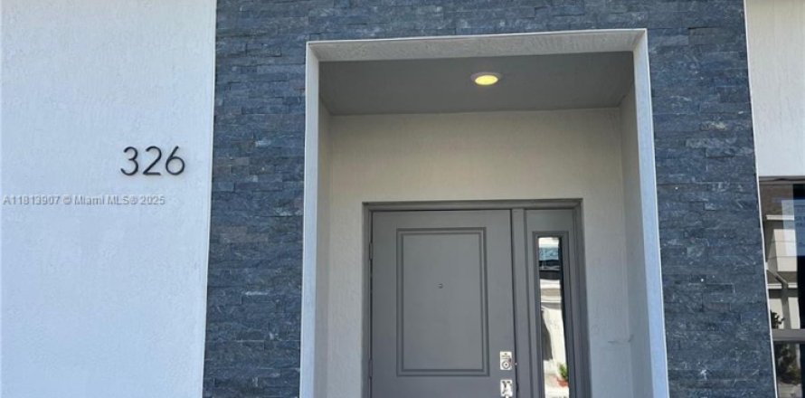 Townhouse in Florida City, Florida 3 bedrooms, 127.83 sq.m. № 1762635