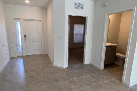 Townhouse in Florida City, Florida 3 bedrooms, 127.83 sq.m. № 1762635 - photo 7