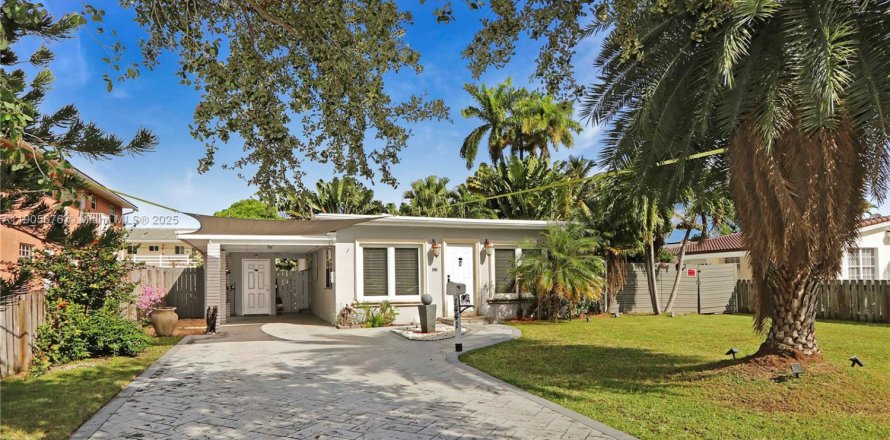 House in Hollywood, Florida 2 bedrooms, 112.88 sq.m. № 1964220