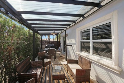 House in Hollywood, Florida 2 bedrooms, 112.88 sq.m. № 1964220 - photo 21