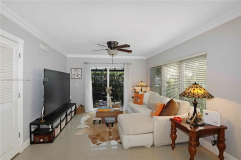 House in Hollywood, Florida 2 bedrooms, 112.88 sq.m. № 1964220 - photo 6