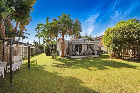 House in Hollywood, Florida 2 bedrooms, 112.88 sq.m. № 1964220 - photo 27