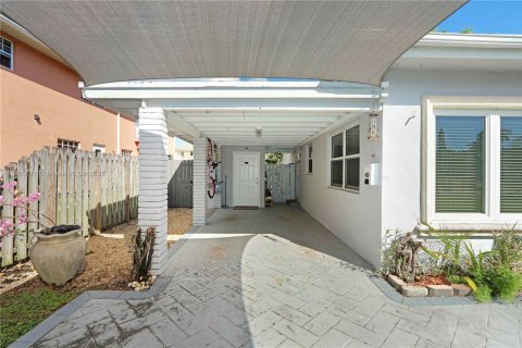 House in Hollywood, Florida 2 bedrooms, 112.88 sq.m. № 1964220 - photo 3