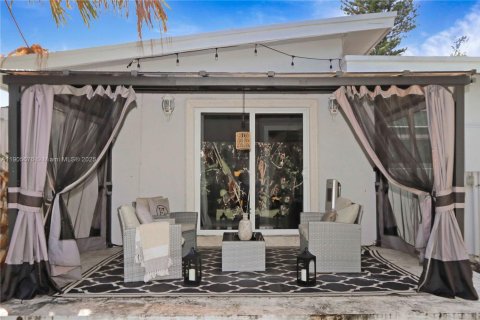 House in Hollywood, Florida 2 bedrooms, 112.88 sq.m. № 1964220 - photo 23