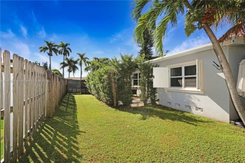 House in Hollywood, Florida 2 bedrooms, 112.88 sq.m. № 1964220 - photo 25