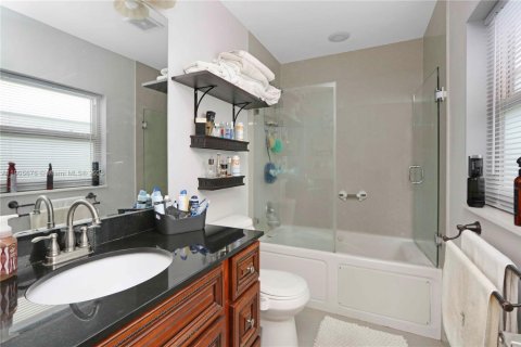 House in Hollywood, Florida 2 bedrooms, 112.88 sq.m. № 1964220 - photo 19