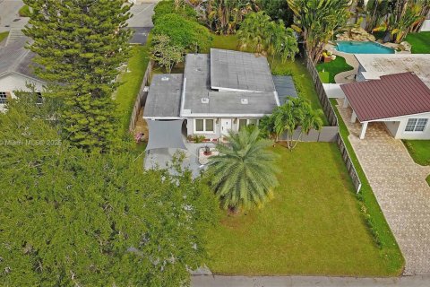 House in Hollywood, Florida 2 bedrooms, 112.88 sq.m. № 1964220 - photo 30