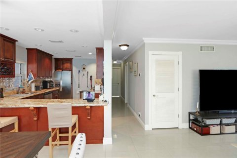 House in Hollywood, Florida 2 bedrooms, 112.88 sq.m. № 1964220 - photo 10