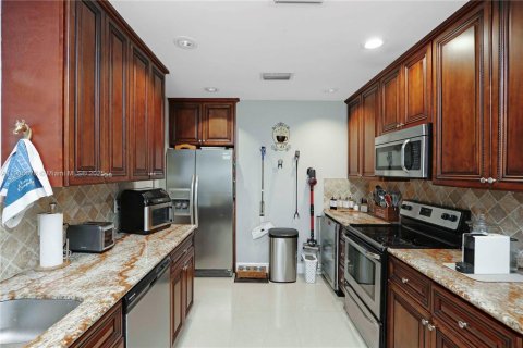 House in Hollywood, Florida 2 bedrooms, 112.88 sq.m. № 1964220 - photo 12
