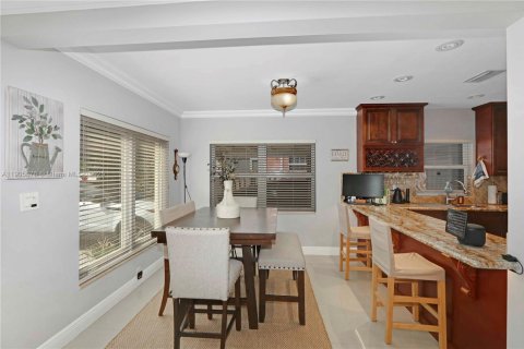 House in Hollywood, Florida 2 bedrooms, 112.88 sq.m. № 1964220 - photo 7