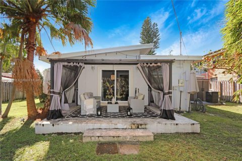 House in Hollywood, Florida 2 bedrooms, 112.88 sq.m. № 1964220 - photo 22