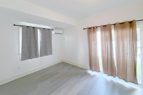 Villa ou maison à louer à Bradenton, Floride: 3 chambres, 165.55 m2 № 2432628 - photo 5