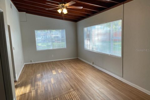 House in Orlando, Florida 3 bedrooms, 113.81 sq.m. № 1913976 - photo 6