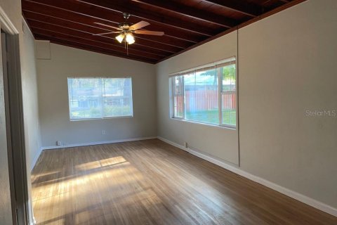 House in Orlando, Florida 3 bedrooms, 113.81 sq.m. № 1913976 - photo 8