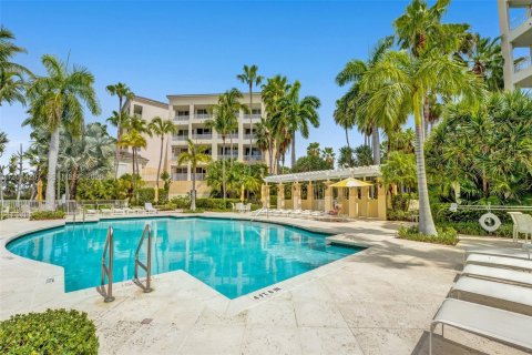 Condo in Key Biscayne, Florida, 2 bedrooms  № 2076509 - photo 13