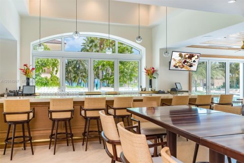 Condo in Key Biscayne, Florida, 2 bedrooms  № 2076509 - photo 17