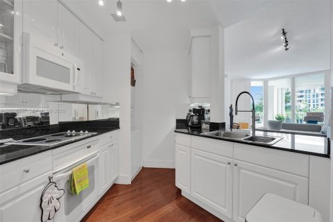 Condo in Key Biscayne, Florida, 2 bedrooms  № 2076509 - photo 10
