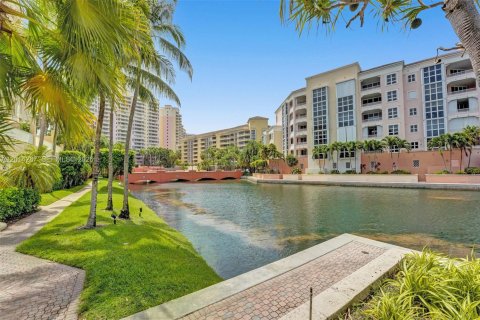 Condo in Key Biscayne, Florida, 2 bedrooms  № 2076509 - photo 14
