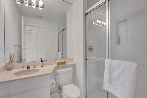 Condo in Key Biscayne, Florida, 2 bedrooms  № 2076509 - photo 9