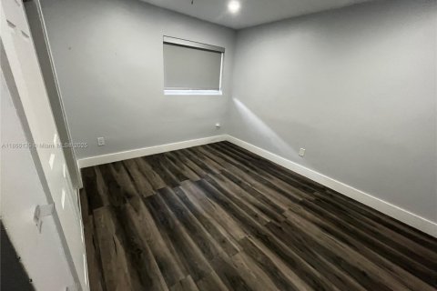 Casa en alquiler en Miami, Florida, 3 dormitorios, 214.14 m2 № 1979389 - foto 16