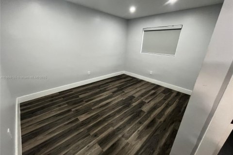 Casa en alquiler en Miami, Florida, 3 dormitorios, 214.14 m2 № 1979389 - foto 9