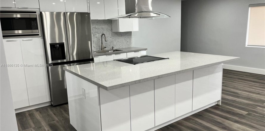 Casa en Miami, Florida 3 dormitorios, 214.14 m2 № 1979389