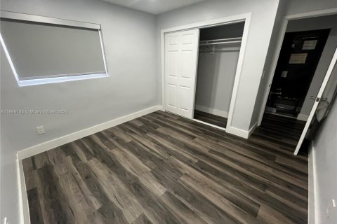 Casa en alquiler en Miami, Florida, 3 dormitorios, 214.14 m2 № 1979389 - foto 13