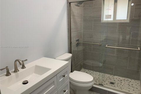 Casa en alquiler en Miami, Florida, 3 dormitorios, 214.14 m2 № 1979389 - foto 8