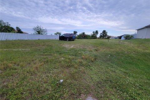 Land in Cape Coral, Florida № 1962975 - photo 2