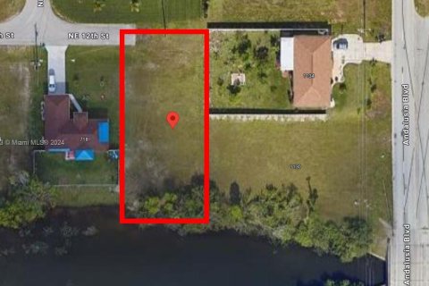 Land in Cape Coral, Florida № 1962975