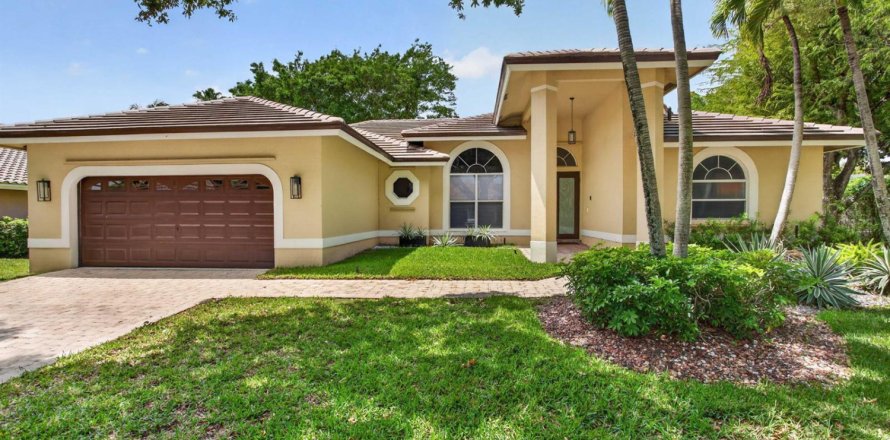 House in Parkland, Florida 4 bedrooms, 232.63 sq.m. № 2147169