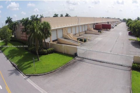 Immobilier commercial à vendre à Doral, Floride № 1871518 - photo 2