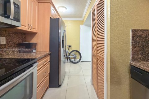 Touwnhouse à vendre à Miami, Floride: 3 chambres, 121.7 m2 № 1944402 - photo 8
