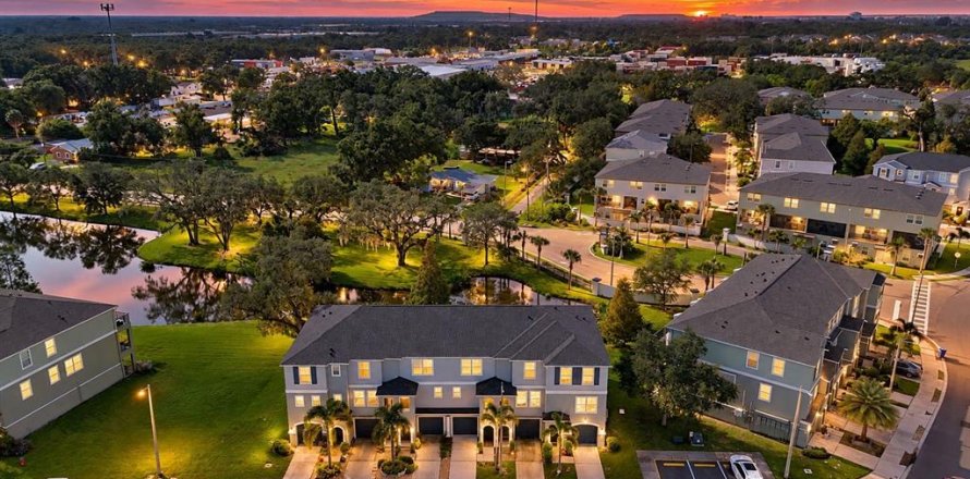 Touwnhouse à PALM RIVER TOWNHOMES à Tampa, Floride 2 chambres, 111.48 m2 № 2386590