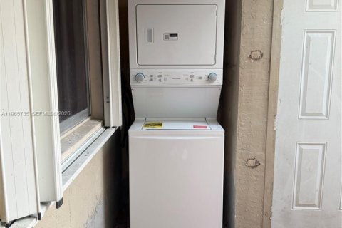 Townhouse in Miami, Florida 3 bedrooms, 152.36 sq.m. № 2031403 - photo 18