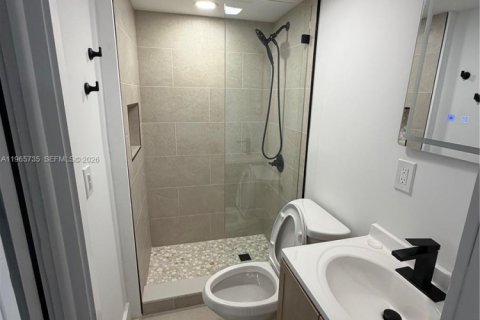 Townhouse in Miami, Florida 3 bedrooms, 152.36 sq.m. № 2031403 - photo 4