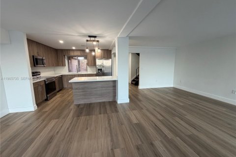 Townhouse in Miami, Florida 3 bedrooms, 152.36 sq.m. № 2031403 - photo 1