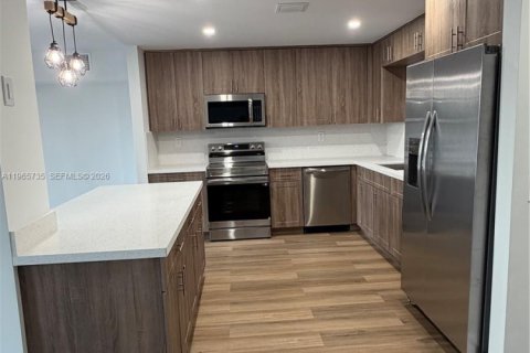 Townhouse in Miami, Florida 3 bedrooms, 152.36 sq.m. № 2031403 - photo 2