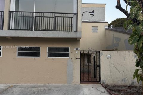 Townhouse in Miami, Florida 3 bedrooms, 152.36 sq.m. № 2031403 - photo 21