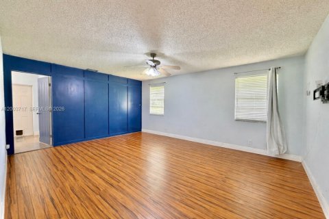 House in Tamarac, Florida 3 bedrooms, 213.3 sq.m. № 2067427 - photo 7