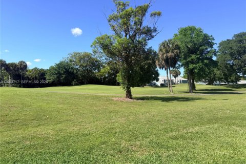 House in Tamarac, Florida 3 bedrooms, 213.3 sq.m. № 2067427 - photo 3