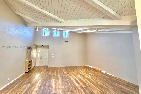 House in Tamarac, Florida 3 bedrooms, 213.3 sq.m. № 2067427 - photo 6