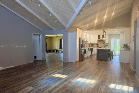 House in Tamarac, Florida 3 bedrooms, 213.3 sq.m. № 2067427