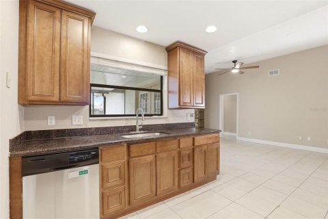 Casa en venta en Orlando, Florida, 4 dormitorios, 163.14 m2 № 2239423 - foto 2