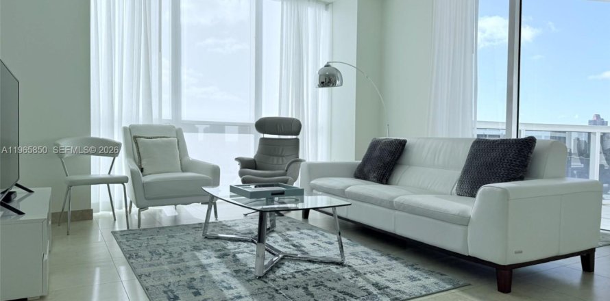 Condo à Sunny Isles Beach, Floride, 2 chambres  № 2028052