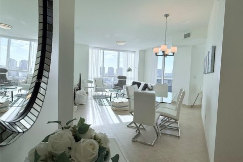 Copropriété à louer à Sunny Isles Beach, Floride: 2 chambres, 119.75 m2 № 2028052 - photo 7