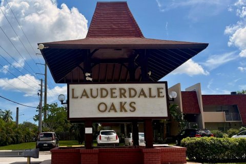 Condo in Lauderdale Lakes, Florida, 1 bedroom  № 2366300