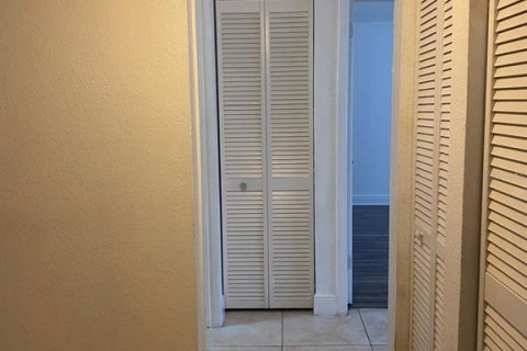 Condominio en alquiler en Orlando, Florida, 2 dormitorios, 90.67 m2 № 1915437 - foto 15