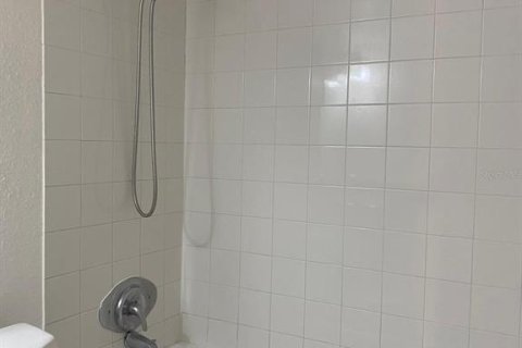 Condominio en alquiler en Orlando, Florida, 2 dormitorios, 90.67 m2 № 1915437 - foto 13