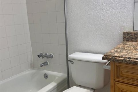 Condominio en alquiler en Orlando, Florida, 2 dormitorios, 90.67 m2 № 1915437 - foto 12